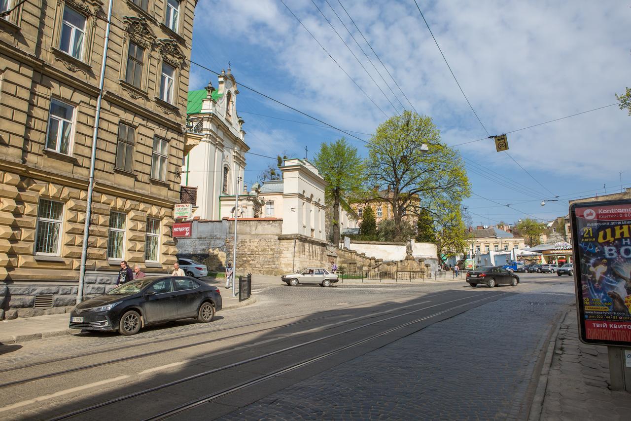 R.O.Y.A.L Apartments Lviv Exterior photo